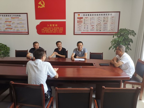 座谈会.jpg