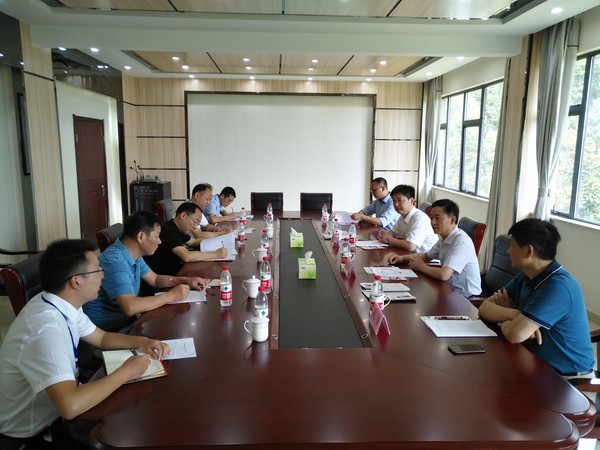 座谈会1.jpg